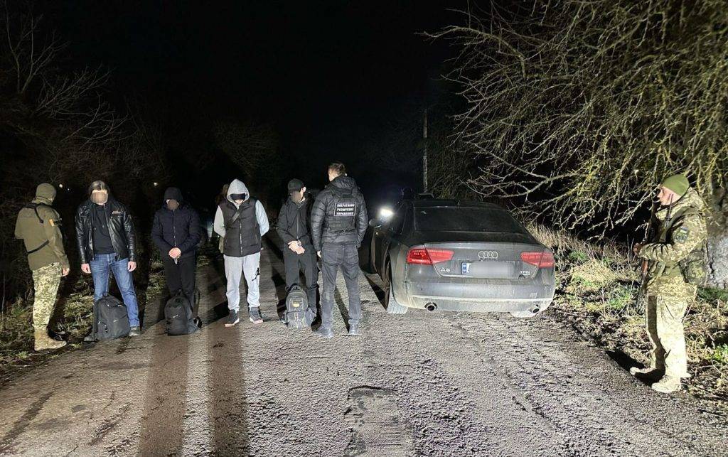 На кордоні затримали прикарпатців, котрі намагалися втекти до Угорщини