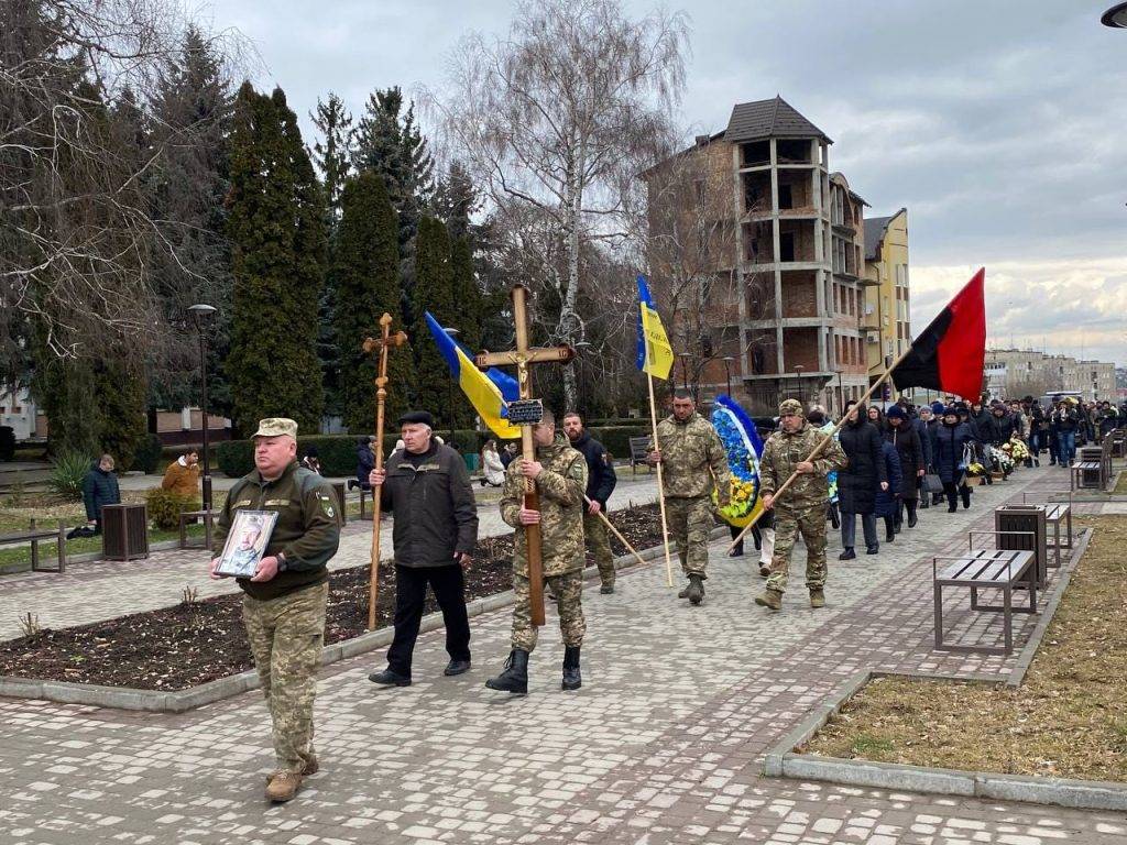 У Городенці провели в останню дорогу бійця Василя Рашковецького