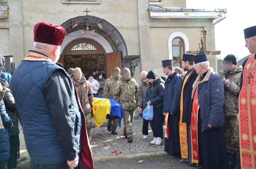 На Франківщині провели в останню путь мужнього воїна Романа Данюка