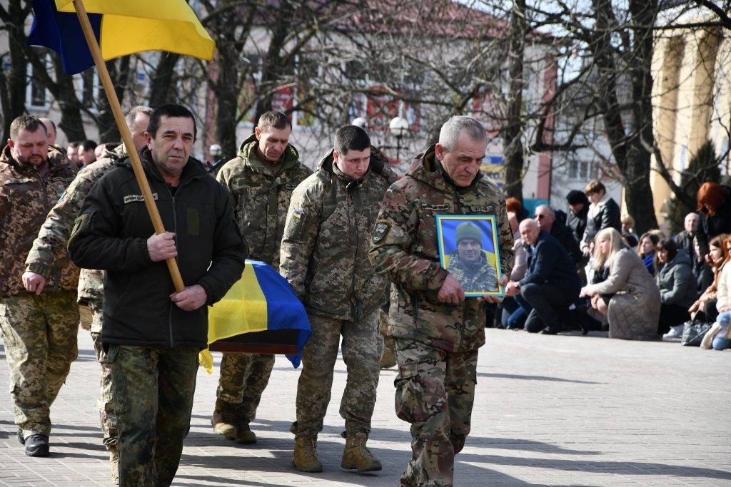 Рогатинська громада з почестями зустріла траурний кортеж з тілом воїна Івана Росоловського