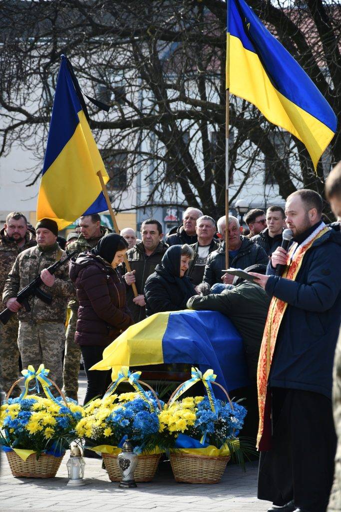 Рогатинська громада з почестями зустріла траурний кортеж з тілом воїна Івана Росоловського