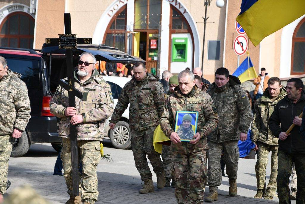 Рогатинська громада з почестями зустріла траурний кортеж з тілом воїна Івана Росоловського