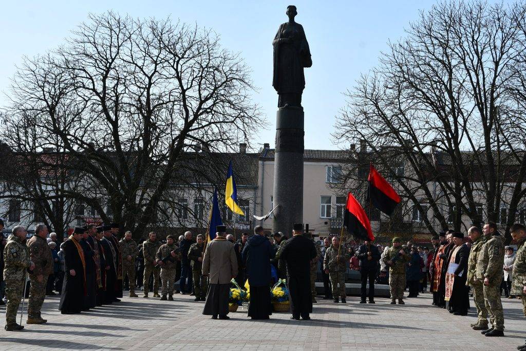 Рогатинська громада з почестями зустріла траурний кортеж з тілом воїна Івана Росоловського