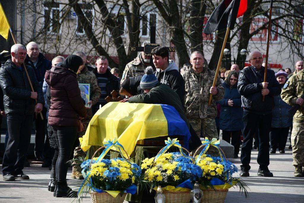 Рогатинська громада з почестями зустріла траурний кортеж з тілом воїна Івана Росоловського