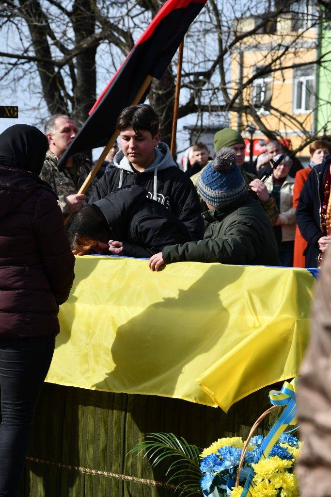 Рогатинська громада з почестями зустріла траурний кортеж з тілом воїна Івана Росоловського