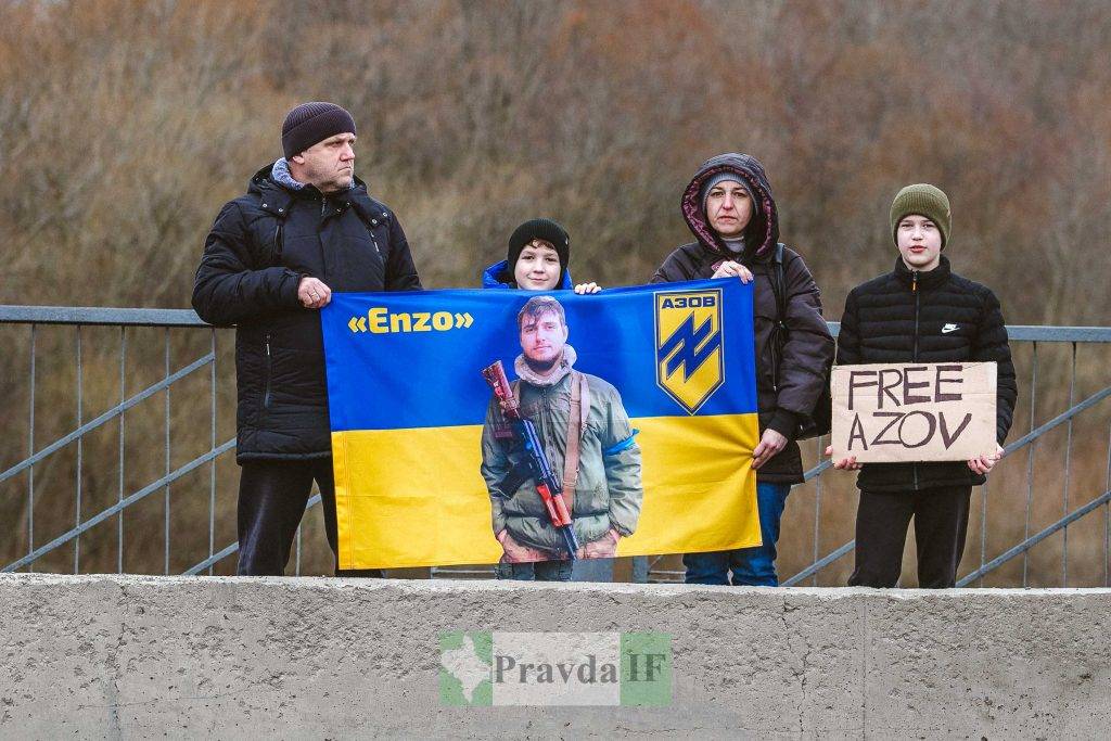 У Івано-Франківську відбулася мирна акція на підтримку військовополонених ФОТОРЕПОРТАЖ