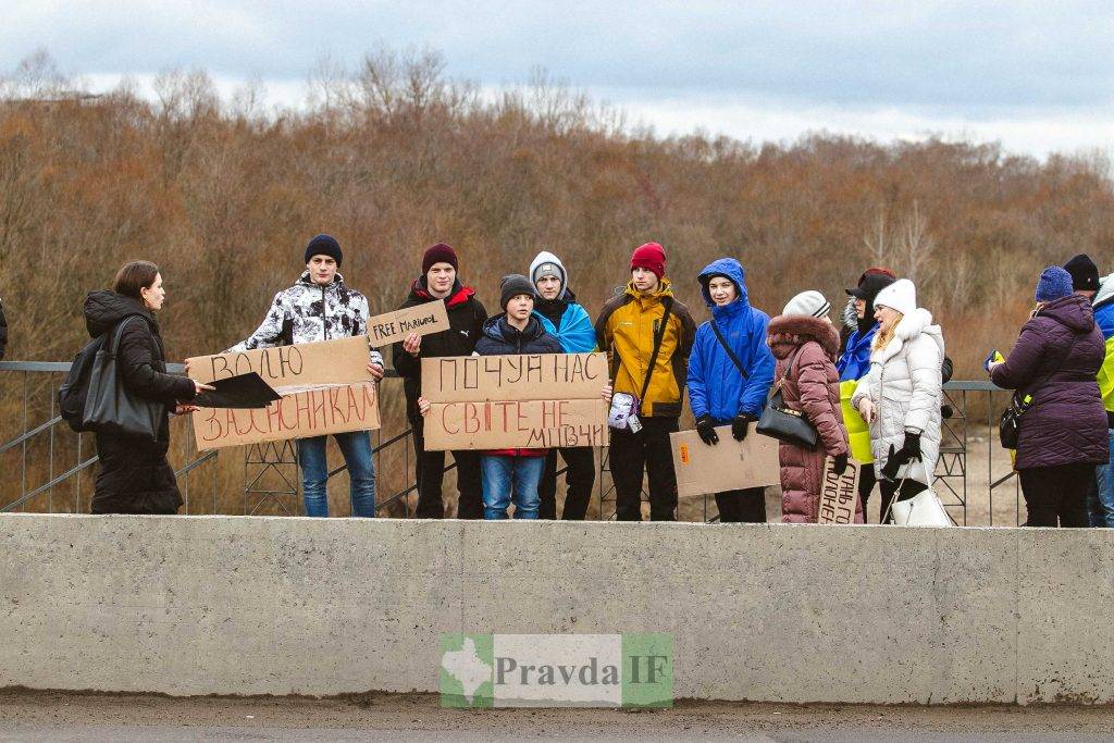 У Івано-Франківську відбулася мирна акція на підтримку військовополонених ФОТОРЕПОРТАЖ