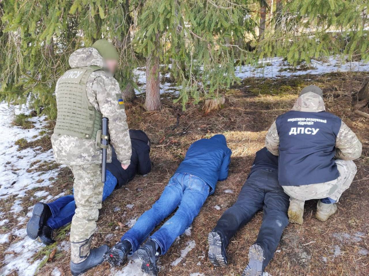 Прикордонникам довелося стріляти, щоб затримати ухилянтів з Прикарпаття. ВІДЕО