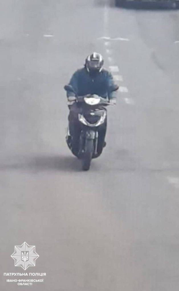 В Івано-Франківську мотоцикліст наїхав на пішохода та втік. ФОТО