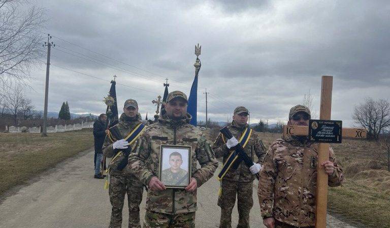 Богородчанщина провела в останню путь полеглого за волю України захисника Валерія Плотенка