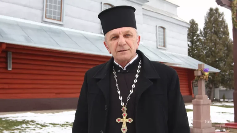 Священник з Городенківщини на протезах і в церкві править, і на весіллях танцює