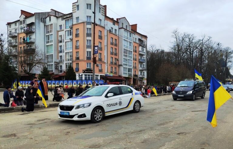 Сьогодні на Тлумаччині проведуть в останню путь полеглого захисника Івана Антошківа