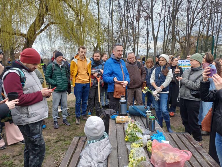 Івано-франківці протестують проти забудови зеленої зони біля міського озера