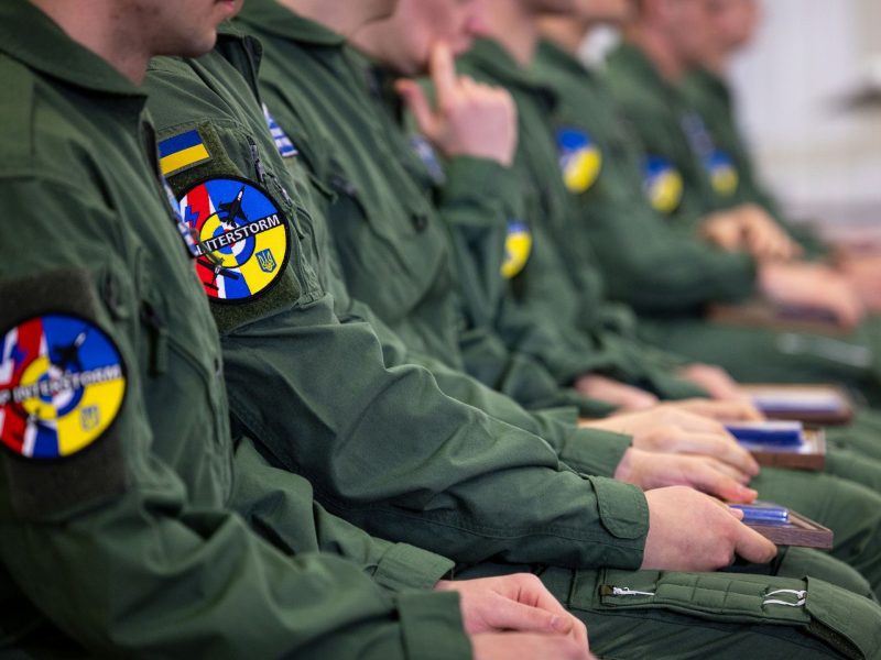 Перших 10 українських пілотів завершили базовий курс навчання на F-16
