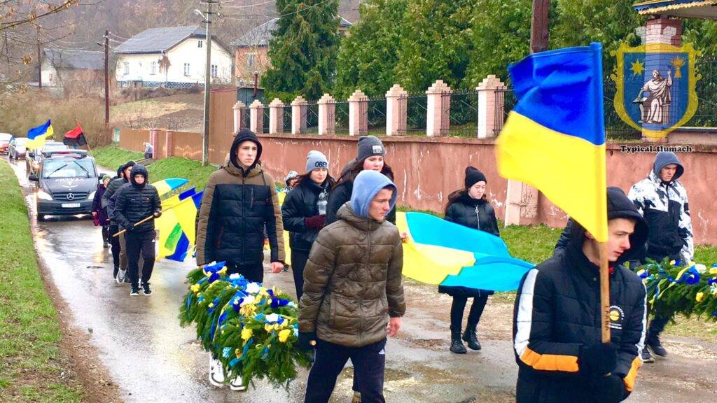 Тлумацька громада зустріла "на щиті" захисника Ярослава Глушка