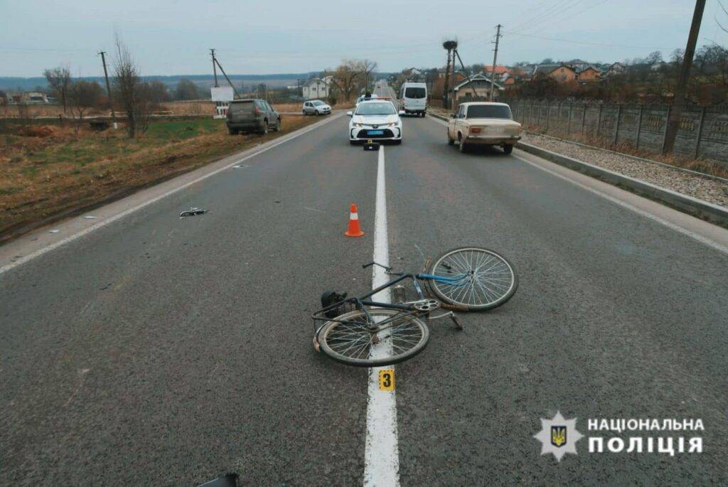 На Франківщині водій Land Cruiser збив велосипедиста. ФОТО