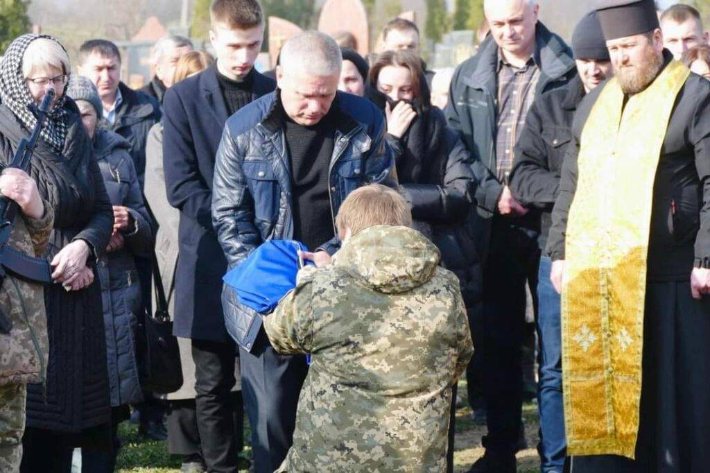 Калуська громада провела в останню путь воїна легендарного полку "Азов" Максима Хомича