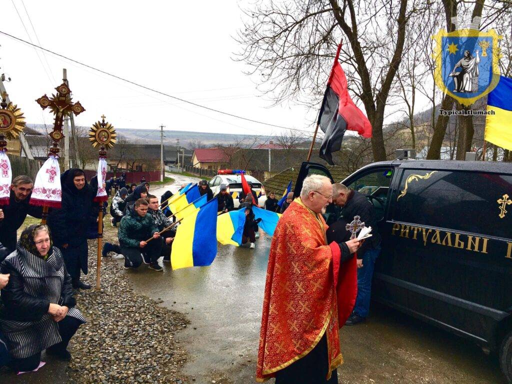 Тлумацька громада зустріла "на щиті" захисника Ярослава Глушка