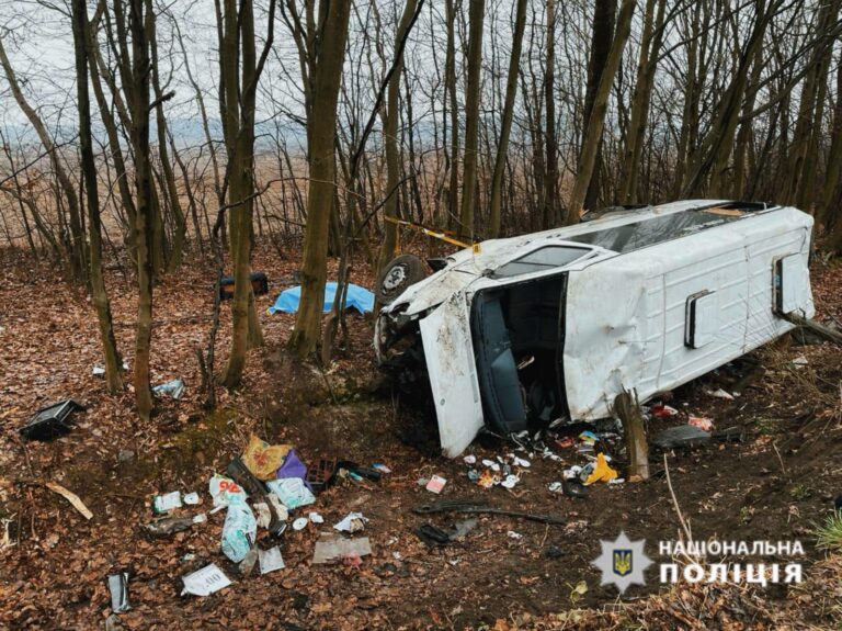 Троє людей загинули, ще п‘ятеро — постраждали: деталі смертельної ДТП у Тязеві. ФОТО