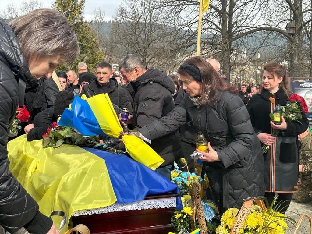 Верховинщина попрощалася із вірним сином України - захисником Андрієм Зеленчуком