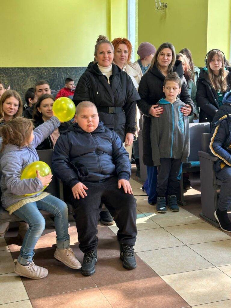 На відпочинок до Карпат приїхали діти із прифронтових областей України