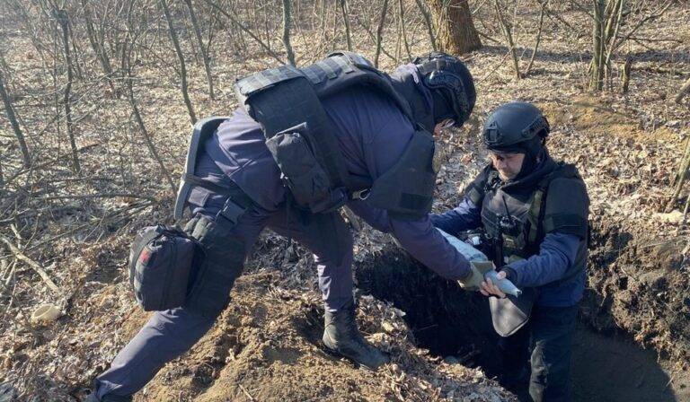 Прикарпатські піротехніки продовжують розміновувати деокуповані території Донеччини