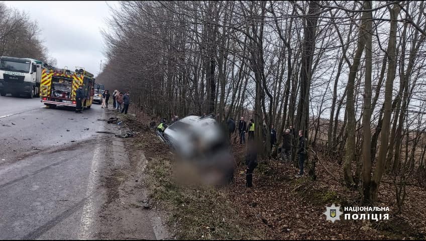 Жахлива автотроща на Прикарпатті за участі автобуса й авто: відомо про трьох загиблих