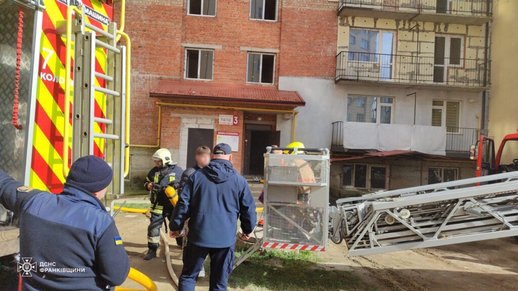 У Коломиї виникла пожежа в 9-поверхівці,врятували 14-річного хлопця,Головне управління ДСНС України в Івано-Франківській області