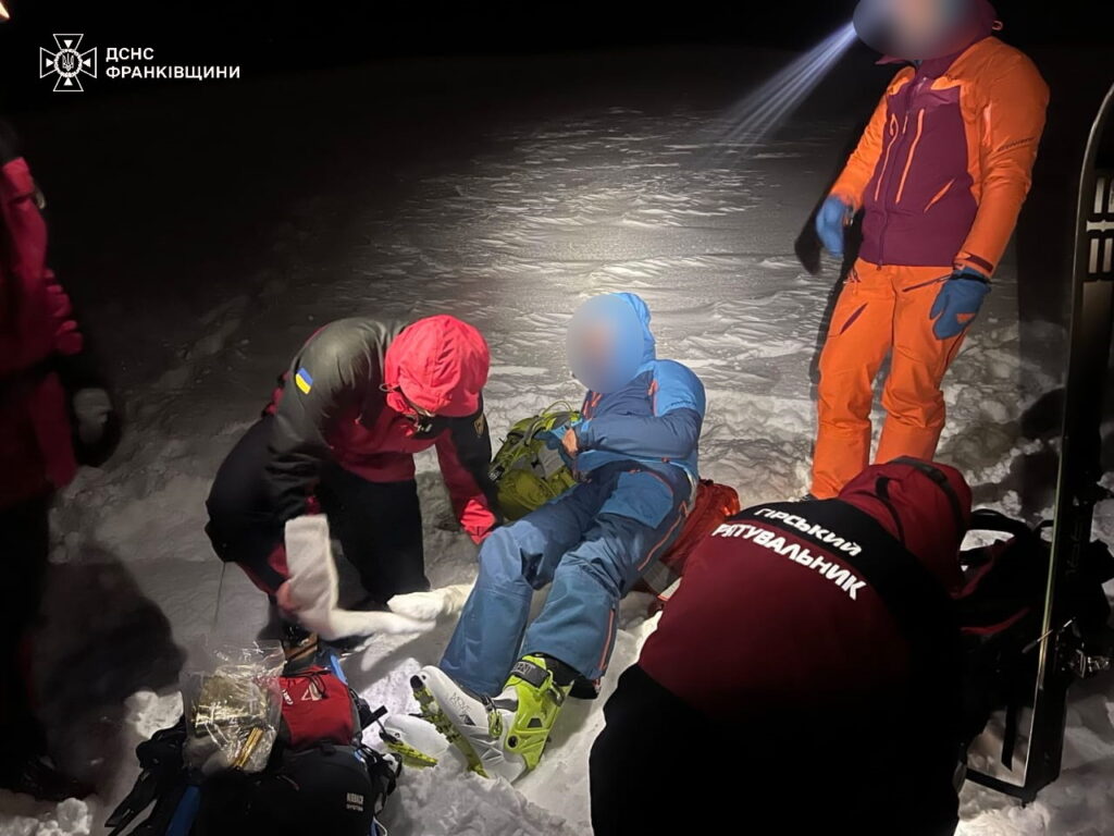 Рятувальники прийшли на допомогу травмованому в Карпатах туристу