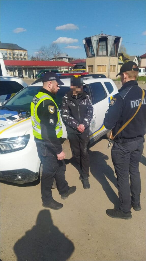 Поліція затримала на автостанції в Коломиї чоловіка з наркотиками