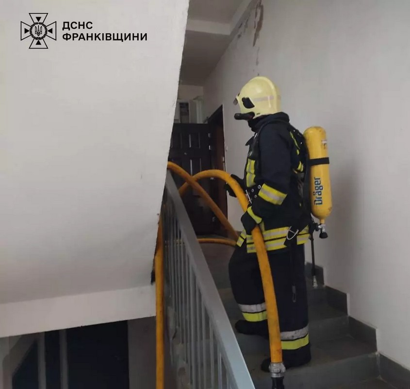 Через пожежу в багатоповерхівці Коломиї евакуювали майже два десятка людей. ФОТО