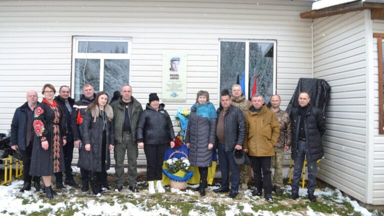 На Верховинщині відкрили меморіальну дошку полеглому матросу Василю Бойчуку