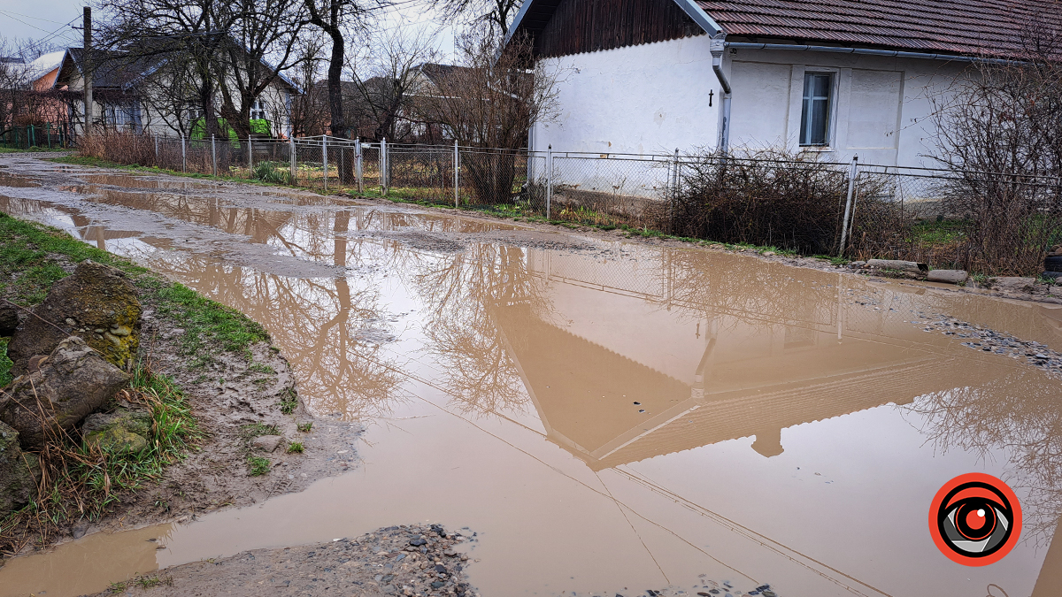 Коломийські вулиці неподалік парку Шевченка потопають у болоті ФОТО