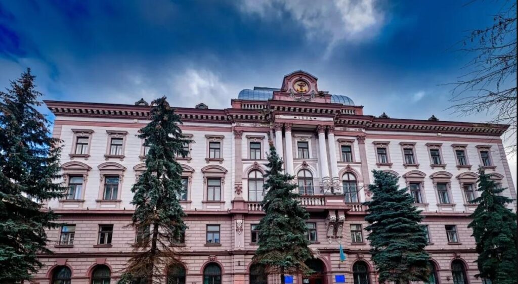 АМКУ виявило змову під час закупівлі реставрації фасаду Франківського медуніверситету