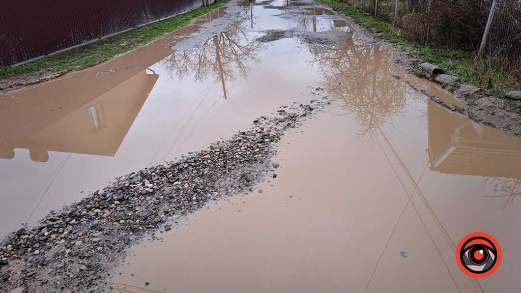 Коломийські вулиці неподалік парку Шевченка потопають у болоті ФОТО