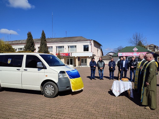 У Городенці передали мікроавтобус для потреб ЗСУ