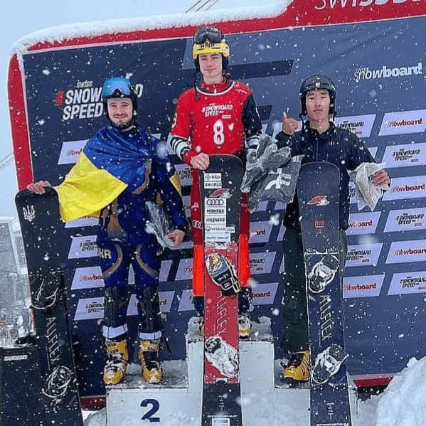 Спортсмен з Прикарпаття здобув срібло на етапі Кубка Європи зі сноубордингу