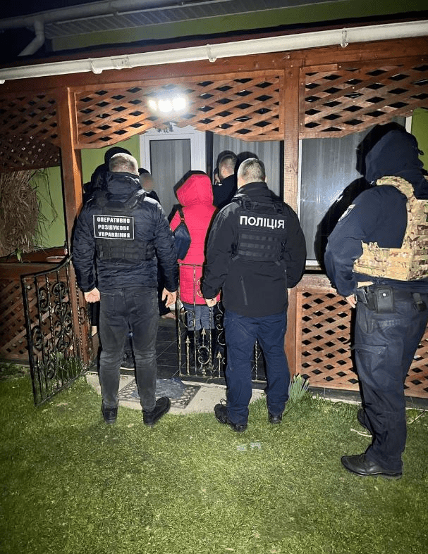 Прикордонники затримали біля словацького кордону трьох ухилянтів з Прикарпаття