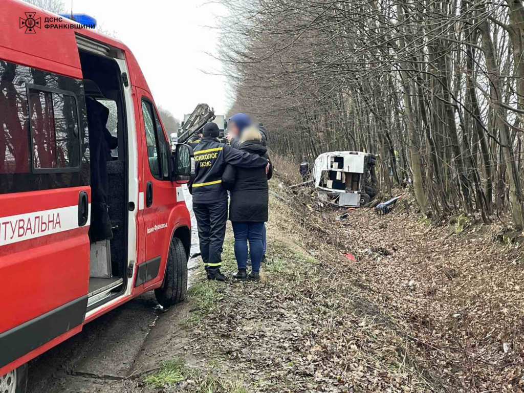 Жахлива автотроща на Прикарпатті за участі автобуса й авто: відомо про трьох загиблих