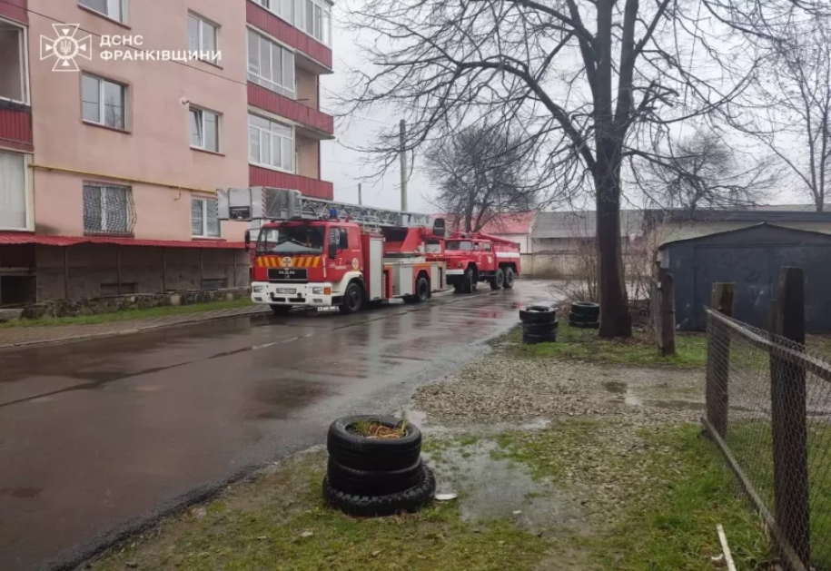 В одній із багатоповерхівок Коломиї трапилася пожежа: евакуювали 18 людей