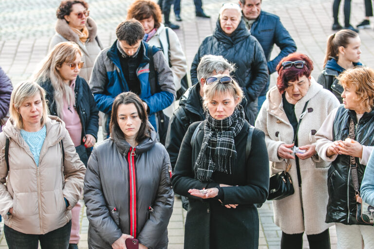 У Франківську провели акцію до роковин авіаудару по Маріупольському драмтеатру ФОТО