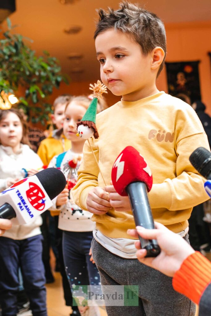 У Івано-Франківську відзначили День лялькаря показами благодійної вистави і створенням пальчикових іграшок ФОТО