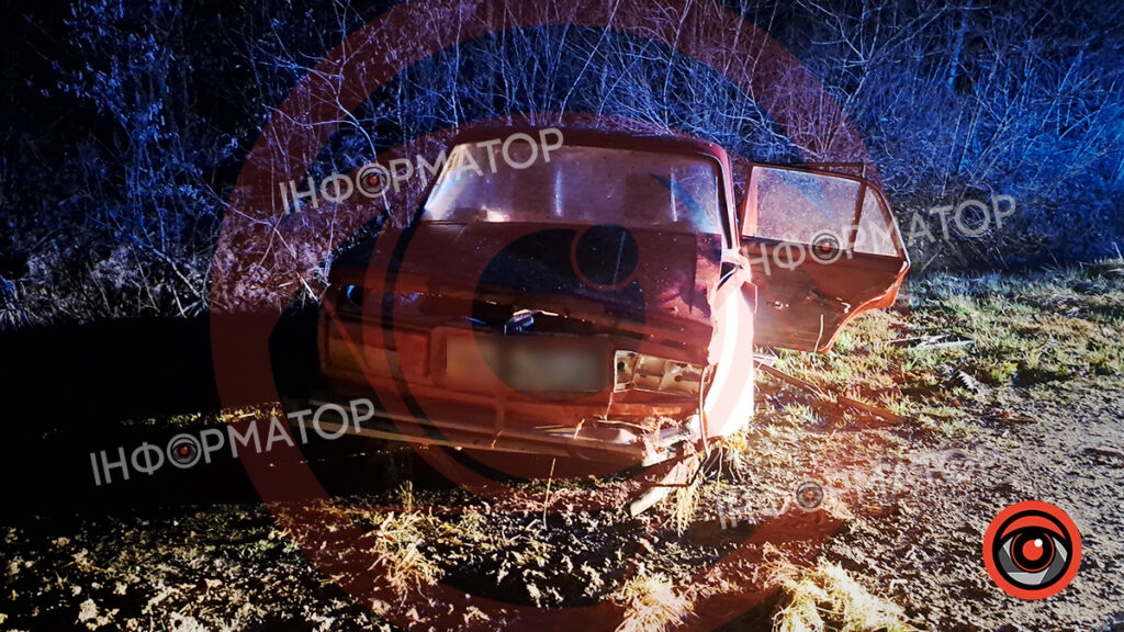 На Коломийщині авто злетіло з дороги: Є постраждалі