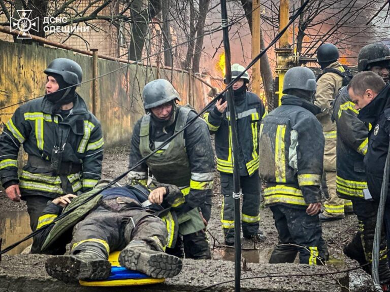 В Одесі внаслідок російської ракетної атаки загинули фельдшер та співробітник ДСНС. ФОТО