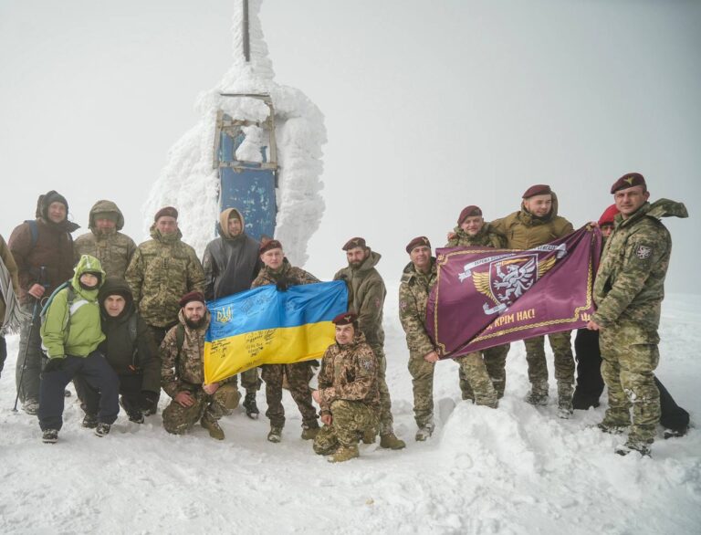 Понад 400 людей зійшли на Говерлу, аби зібрати кошти на дрон для ЗСУ 