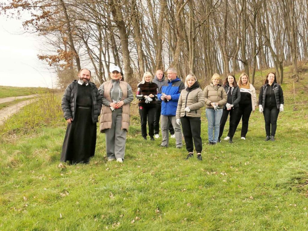 У Погоні неподалік монастиря висадили три сотні дерев