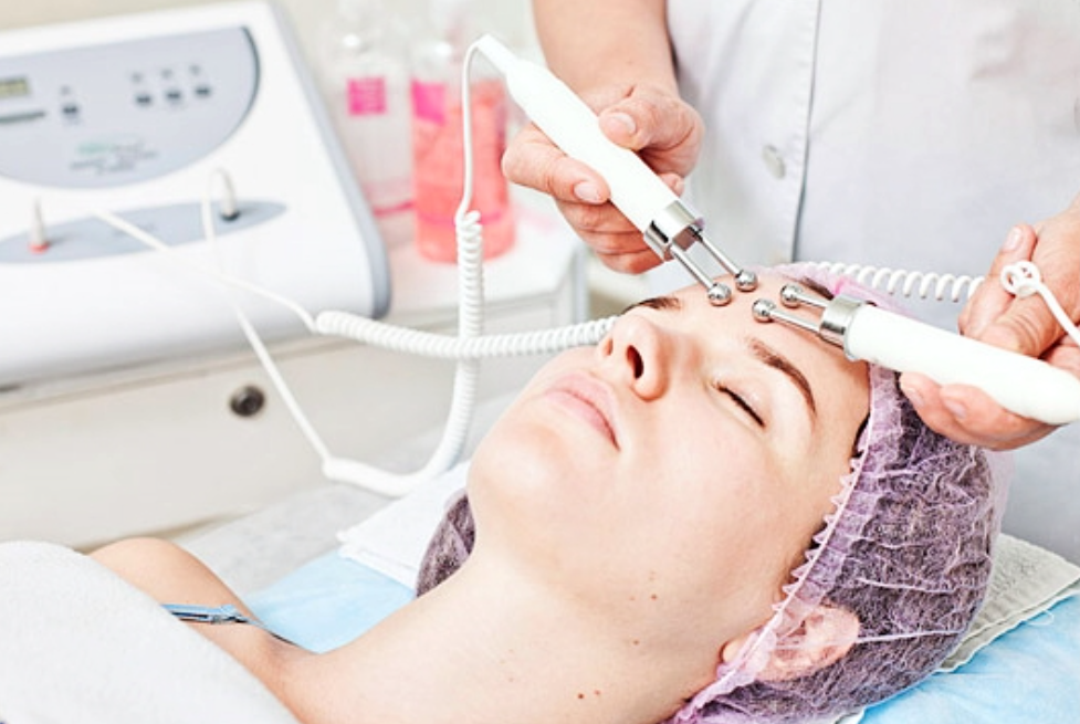 Какое оборудование стоит выбирать косметологам для предоставления качественных услуг по уходу за кожей лица и тела?