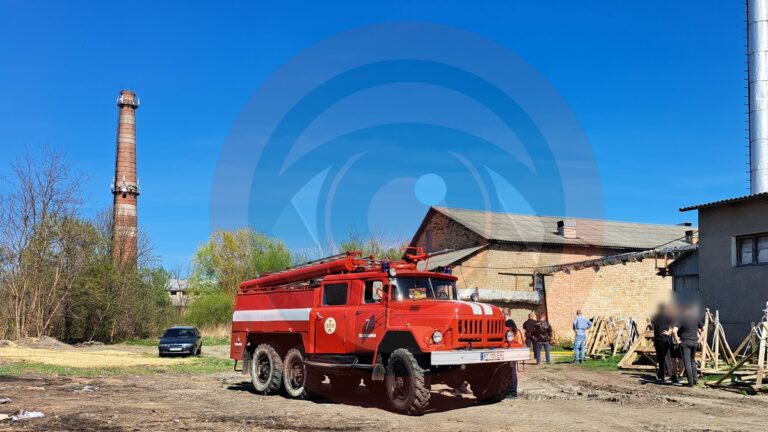 На деревообробному підприємстві у Коломиї виникла пожежа