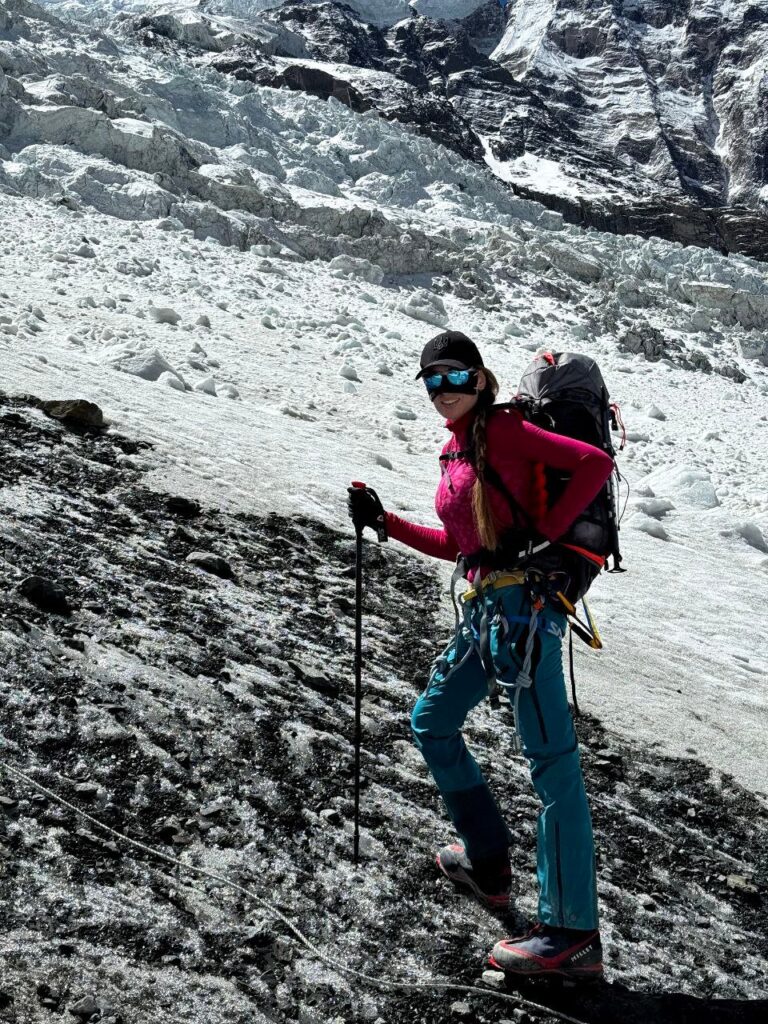 "Присвячую своє сходження 60 тисячам жінок у ЗСУ": перша українка на Евересті піднялась на найнебезпечнішу гору у світі