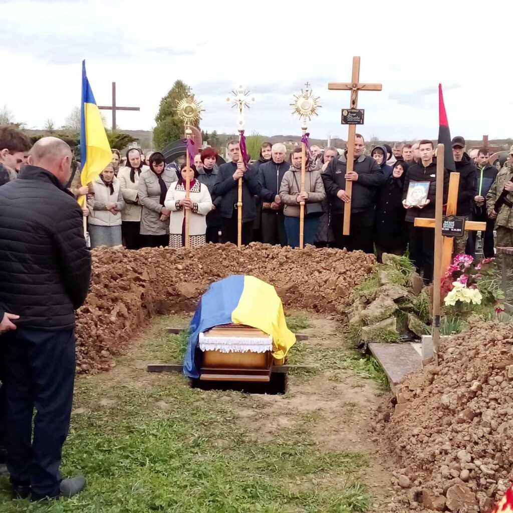 Жителі Галицької громади попрощалися із Іваном Онищуком, який загинув на війні